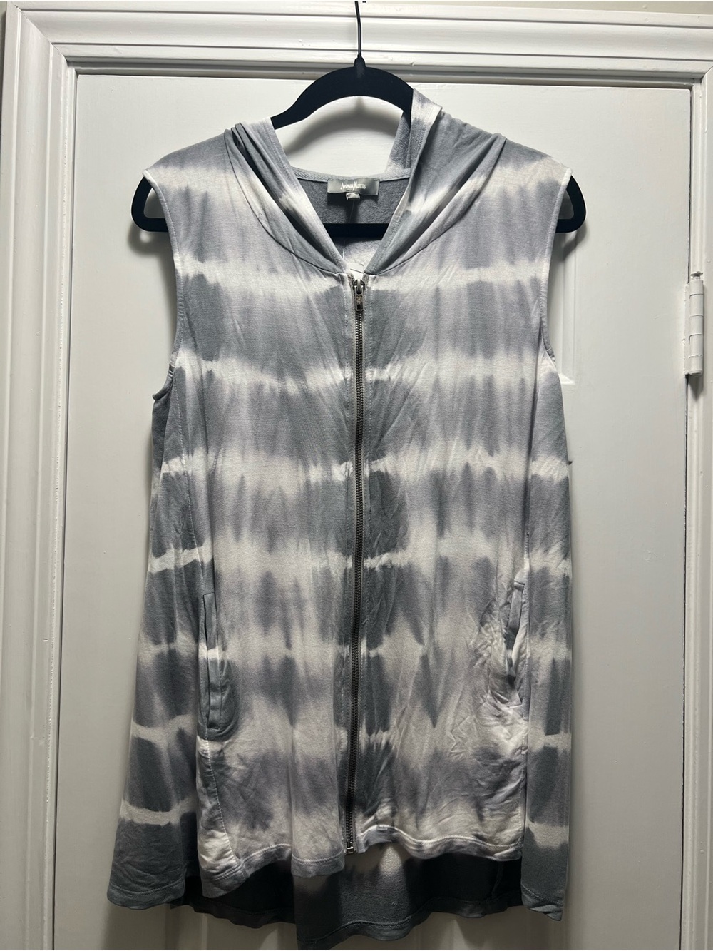 Neiman Marcus Gray & White Tie-Dye Hooded Zip Vest